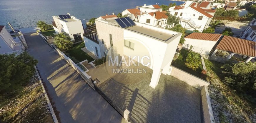 Čiovo Island – Fully equipped villa with pool and sea view – 6 bedrooms!