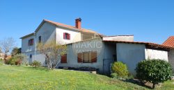 CENTRAL ISTRIA – HOUSE WITH TWO APARTMENTS AND ADDITIONAL BUILDING