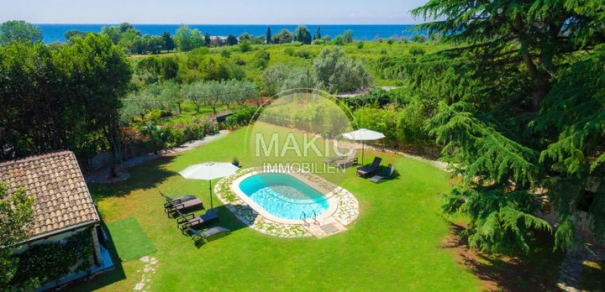 ISTRIA – VILLA WITH THREE UNITS 300 M FROM THE SEA