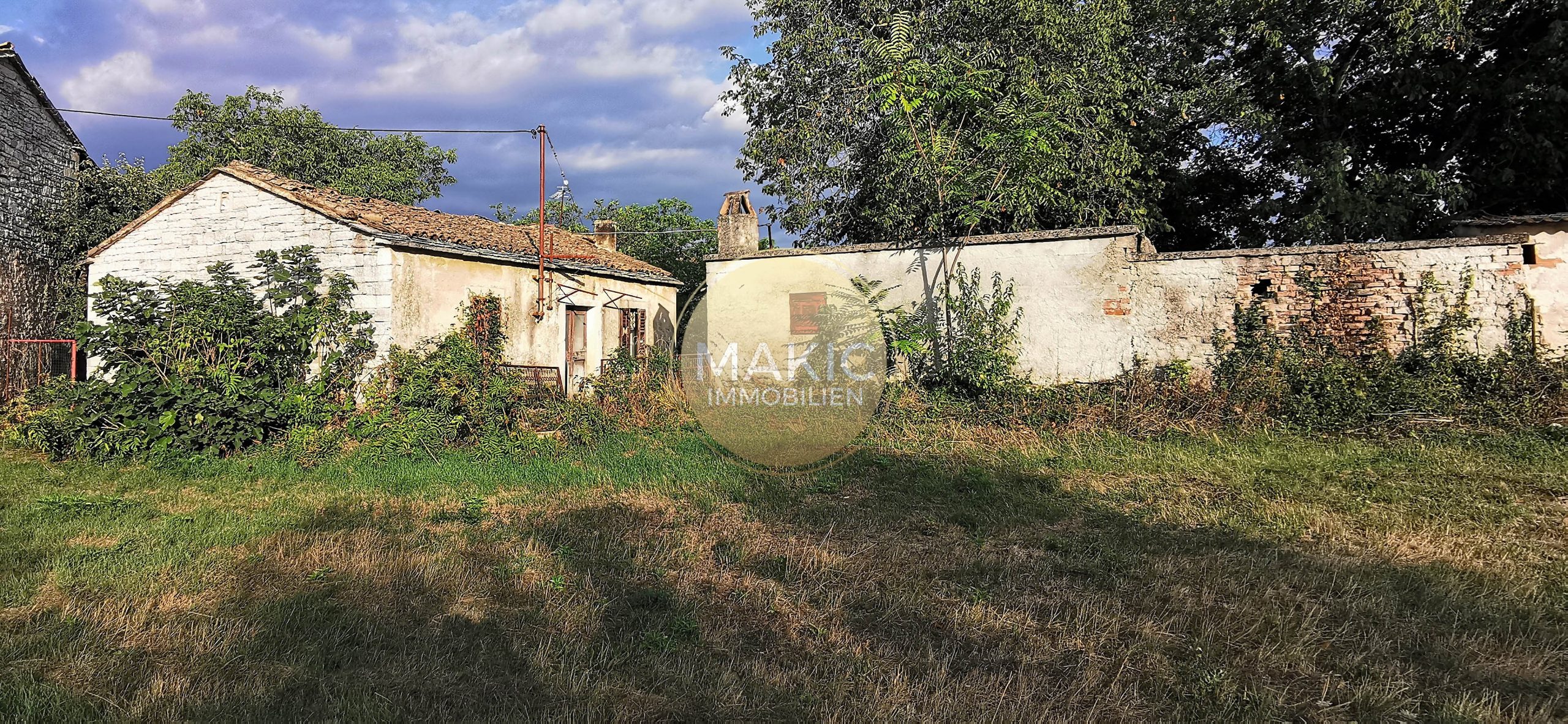 ISTRIA – SMALL HOUSE FOR RENOVATION IN THE HEART OF ISTRIA