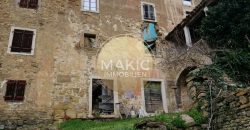 ISTRIA – Motovun – ruins in a row