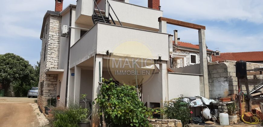 Stone house in need of renovation with three terraces in Umag
