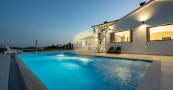 ISTRIEN – Luxusvilla mit Pool und Blick auf die Hügel Istriens – Ihre Oase des Komforts in der Nähe der Stadt Buzet